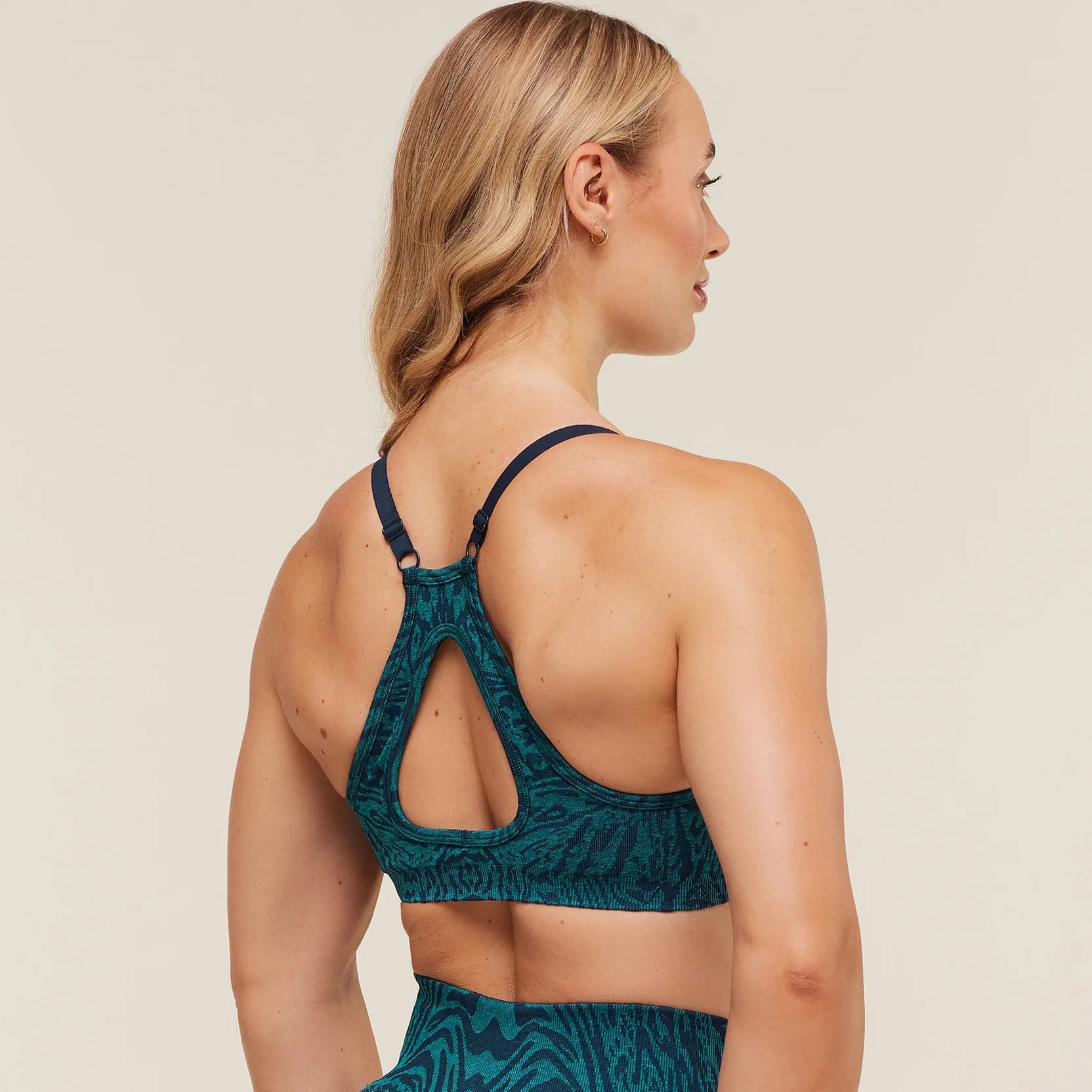 PREVENTA - Adapt Animal Seamless Sports Bra